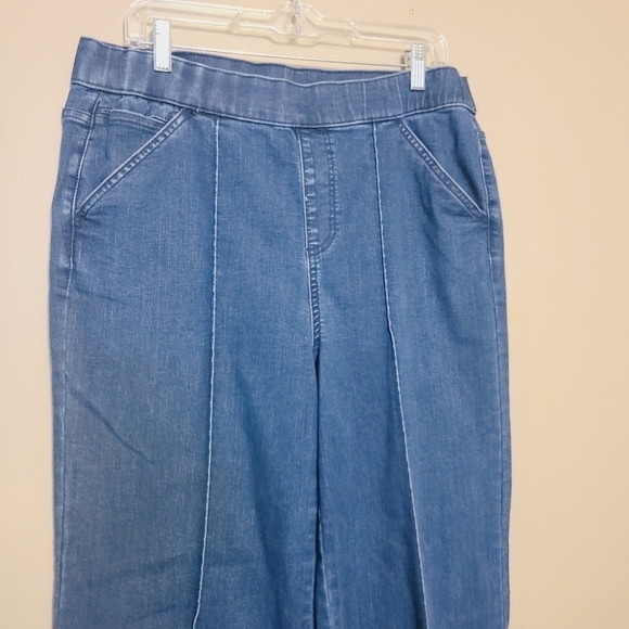 Isaac Mizrahi Live! | Women's Dark Flared or Wide-Leg Jeans (US Size 14 Tall) - Picture 7 of 13